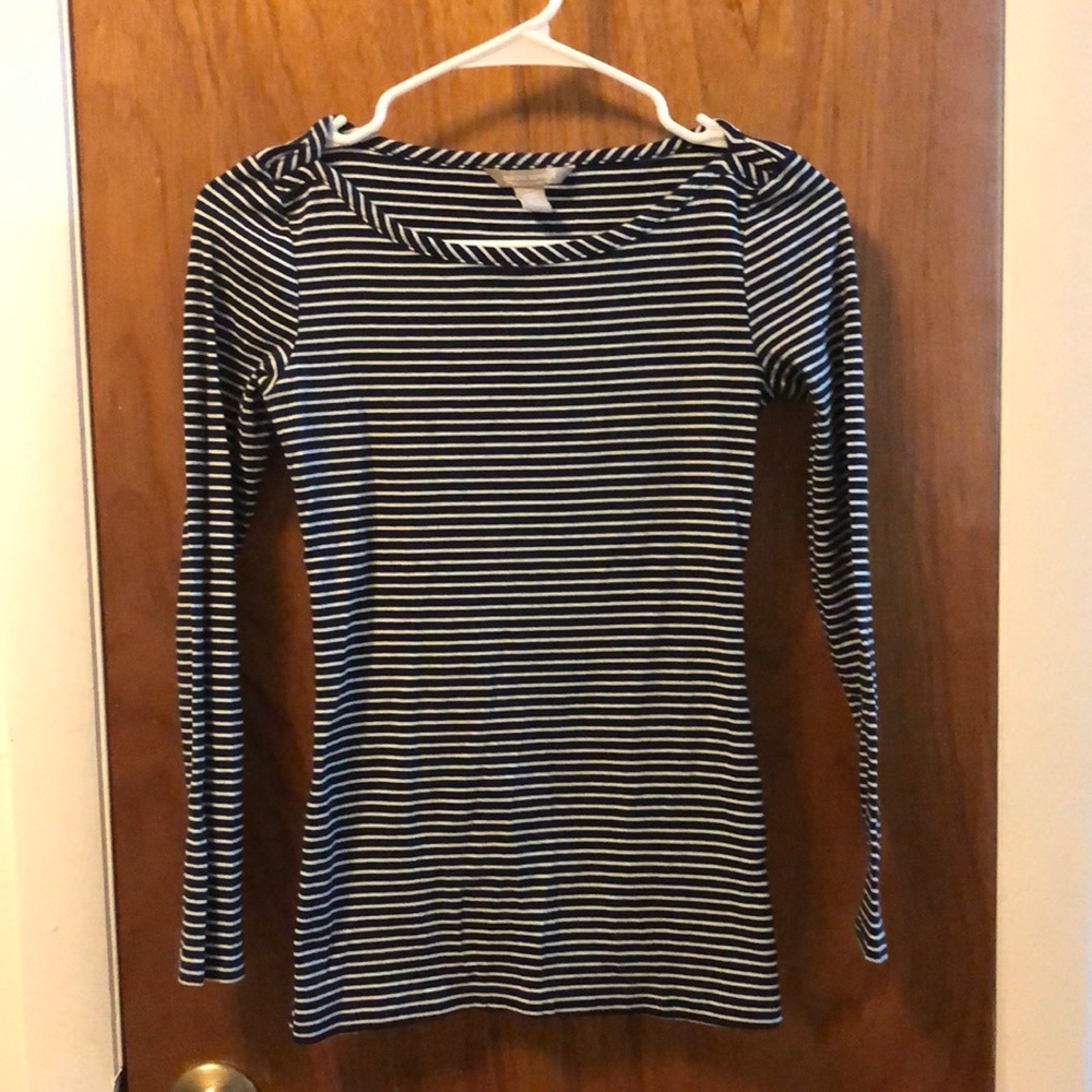 Black and white long-sleeve Banana Republic tee